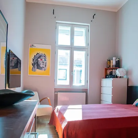 Апартаменты Stylishly Decorated In Great Location *